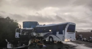 9 muertos en choque de bus contra gandola en Anzoátegui