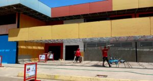 Gobernador Luis Caldera le cayó al Complejo Cuatricentenario