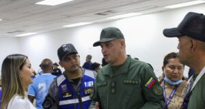 DOBLETE SÍSMICO: C/A Víctor Carrero, Cmdte. de Guardacostas «Alcaldía de Maracaibo y FANB apoyan sin descanso a afectados por terremotos»