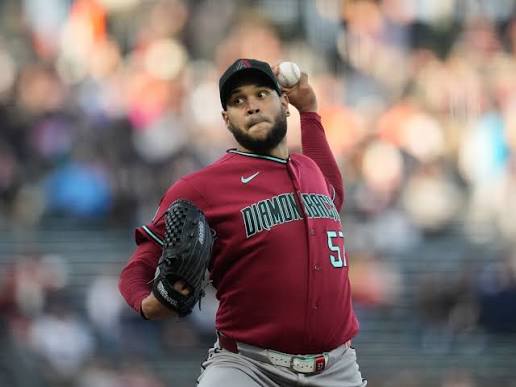 Eduardo-Rodriguez4