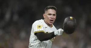 Freddy Fermín con jonrón cortó racha negativa de San Diego