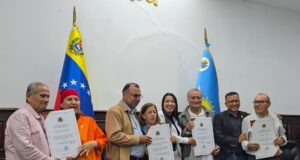Más de 70 comunicadores reciben reconocimientos de la Gobernación y del Clez