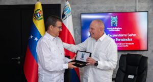 Alcalde Di Martino entregó llaves de Maracaibo al Embajador de Cuba en Venezuela