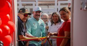 Gobernador Luis Caldera abrió un Mercal en Lagunillas