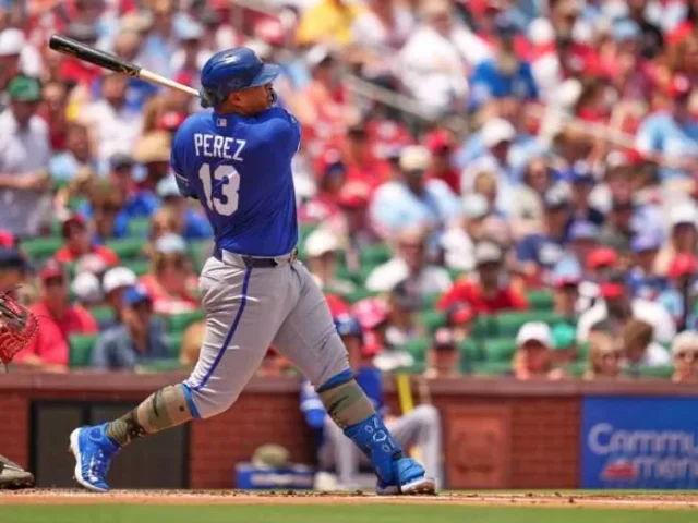 Salvador-Perez3