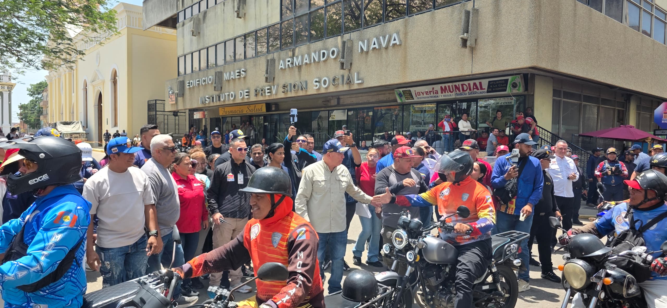 RECHAZO AL ILEGAL PROCESO: Masiva concentración solidaria con el presidente Maduro y Cilia Flores