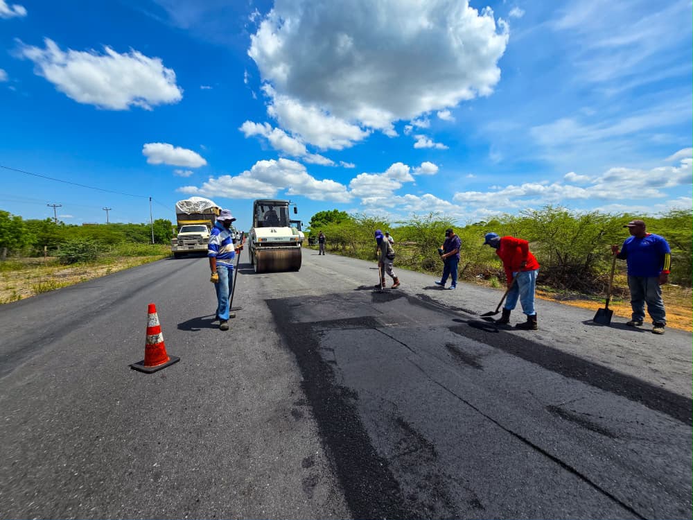 Plan Estadal de Asfaltado no se rinde: Suma 90 mil toneladas en la autopista Lara–Zulia