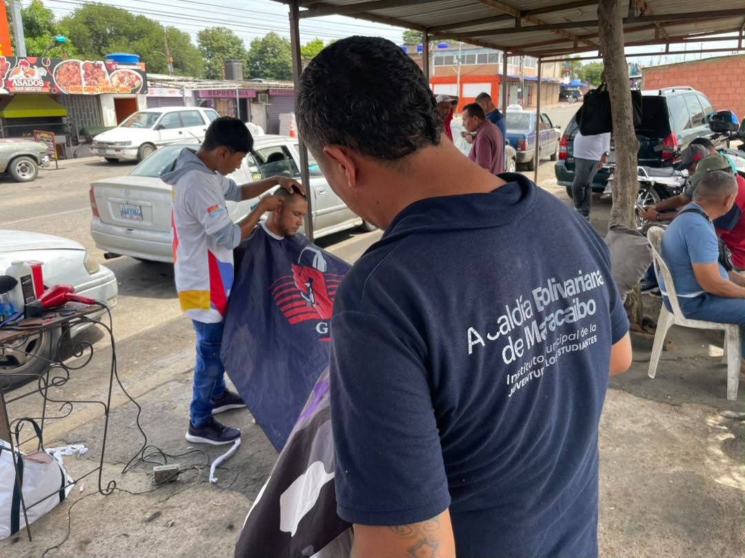Transportistas de la línea 14 de Noviembre recibieron jornada de barbería
