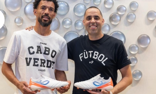 FIEBRE MUNDIAL: Empresario argentino apoya a Cabo Verde y utiliza a su arquero para promocionar sus “guayos”
