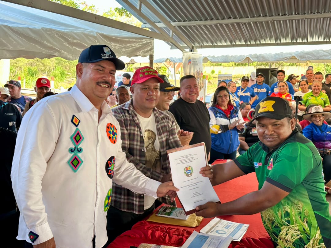 Gobierno nacional y regional entregan financiamiento a 32 comunas y circuitos comunales del Zulia