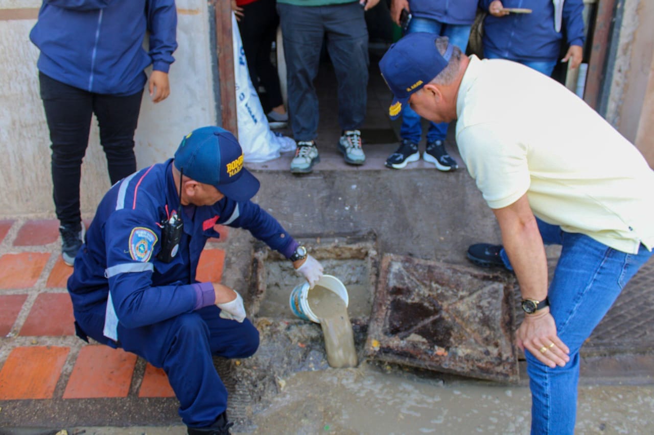Grasa en las tanquillas de electricidad detectó la Alcaldía de Maracaibo en Altos del Sol Amada I