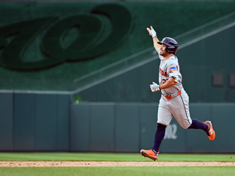 Altuve largó el noveno, pero no evitó caída de Houston