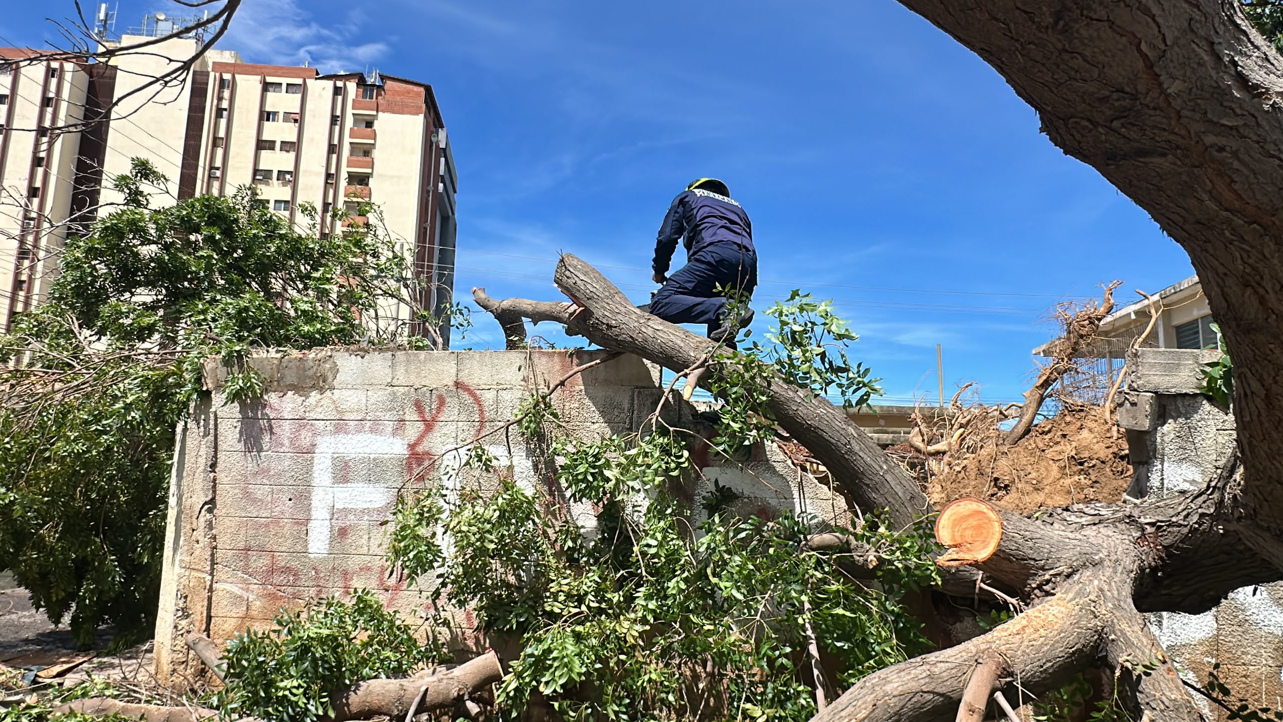 Engherbert Atencio, Comandante de Bomberos: «Maracaibo soportó el aguacero del domingo y no hay incidentes graves»