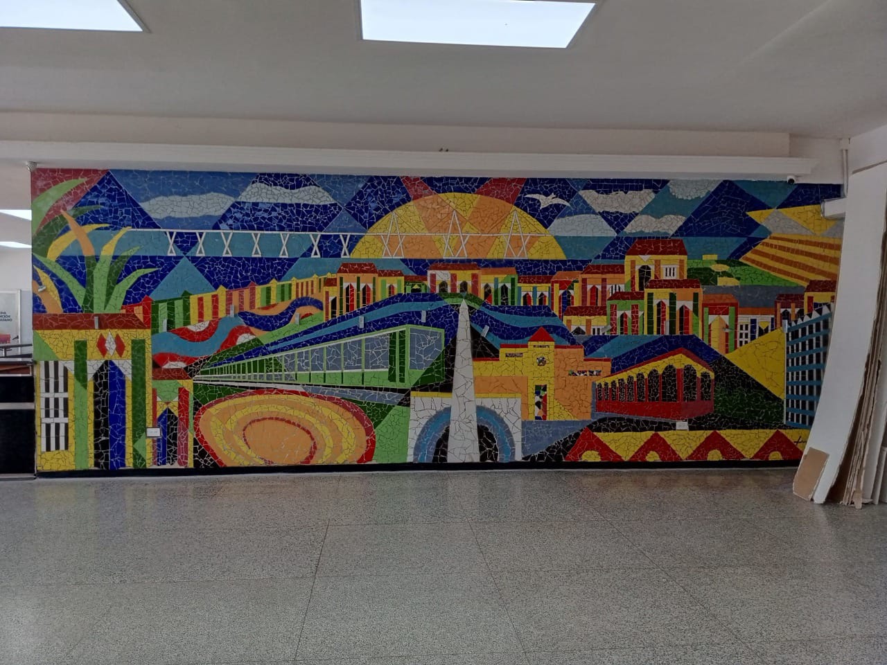 Mural de Luis Martínez vuelve a la luz en el lobby de la Alcaldía de Maracaibo