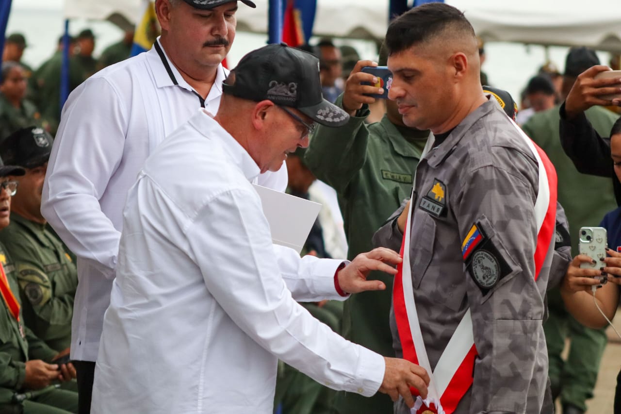 Alcalde Di Martino presente en actos conmemorativos de la Batalla Naval del Lago, Armada Bolivariana y Natalicio de El Libertador