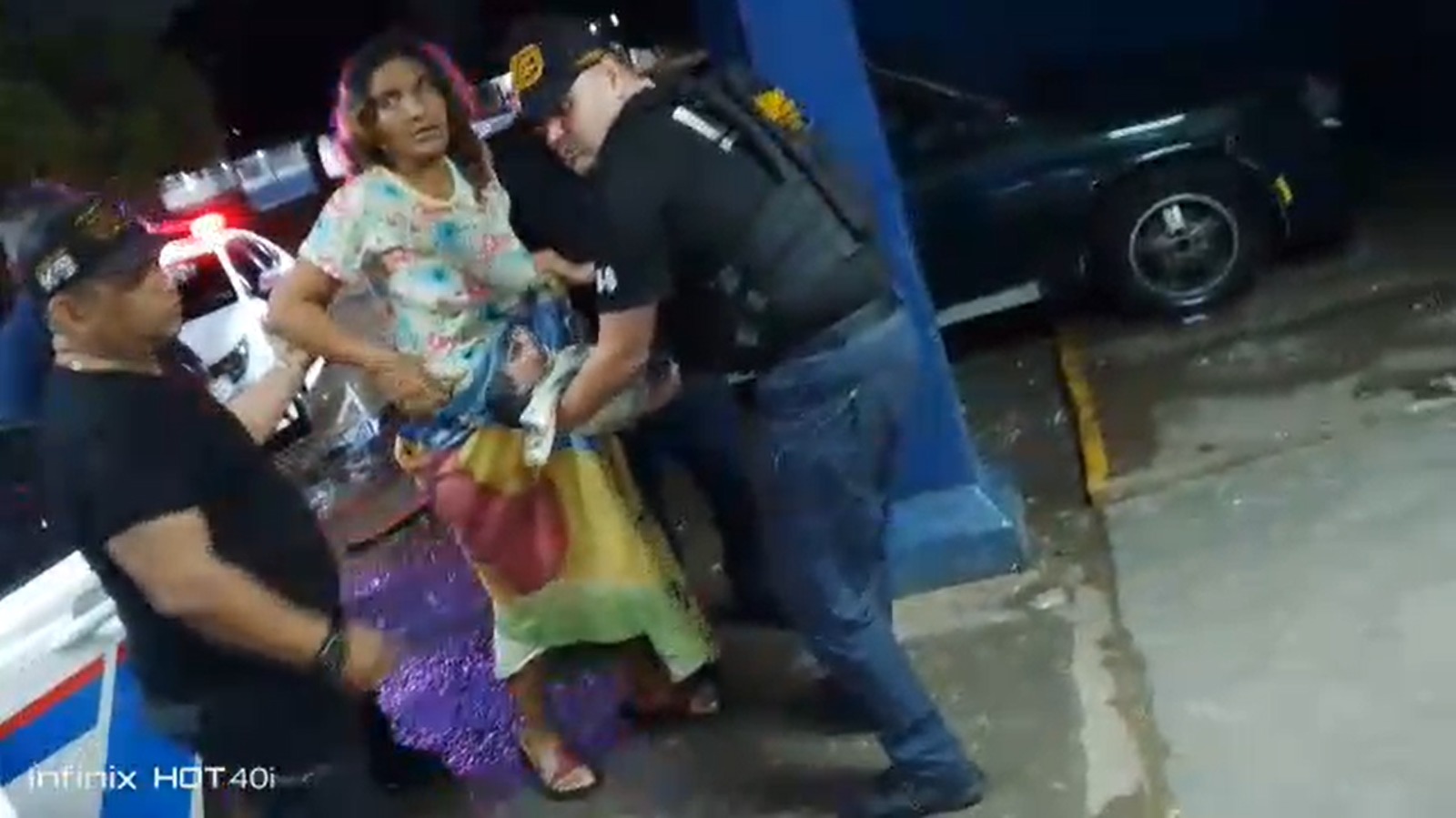 Cesando el aguacero, Polimaracaibo asistió parto y trasladó a madre y recién nacida al hospìtal