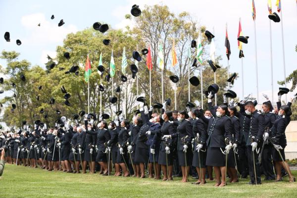 Policia-graduacion.jpg