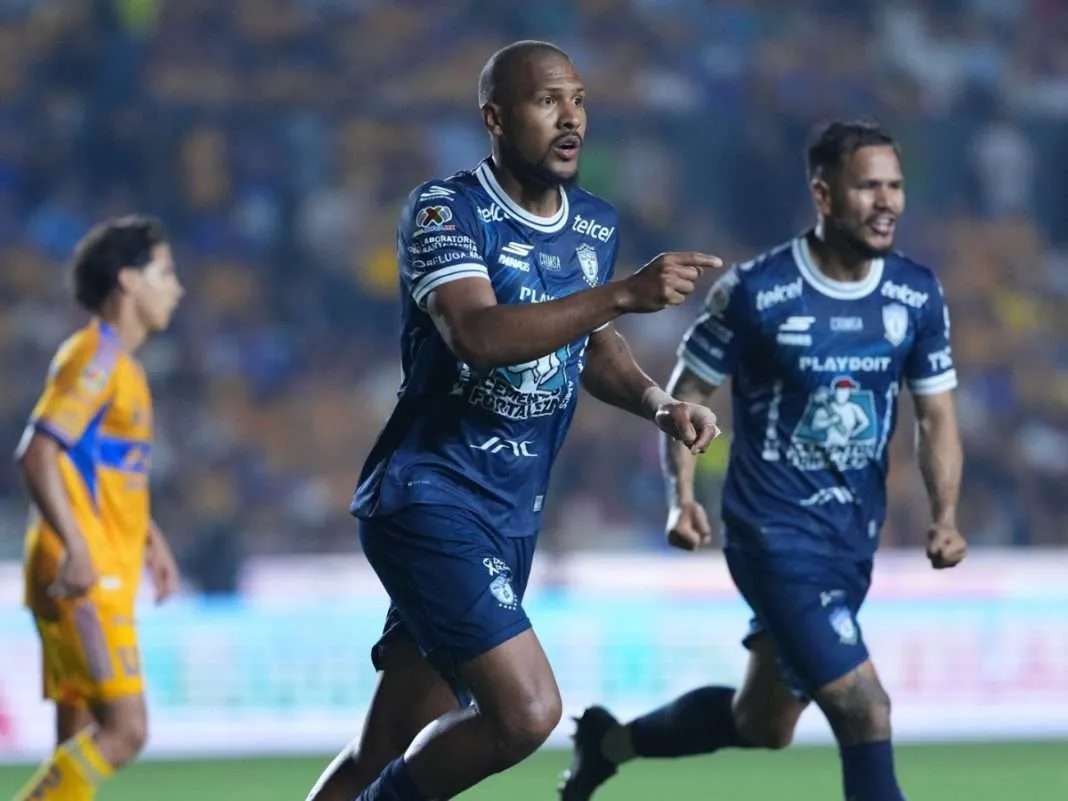 Salomón Rondón inició con doblete en México