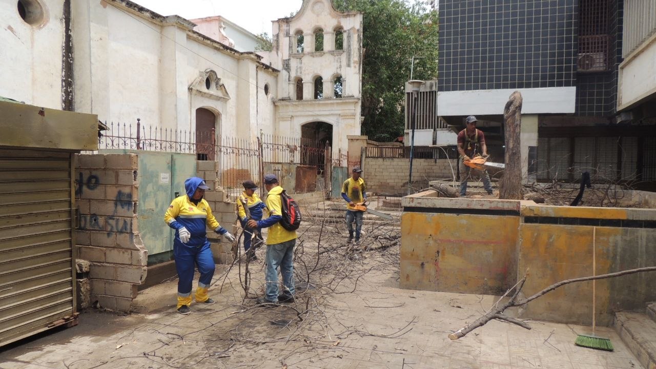 MARACAIBO: 80 TON de desechos sacó la alcaldía del templo San Felipe Neri