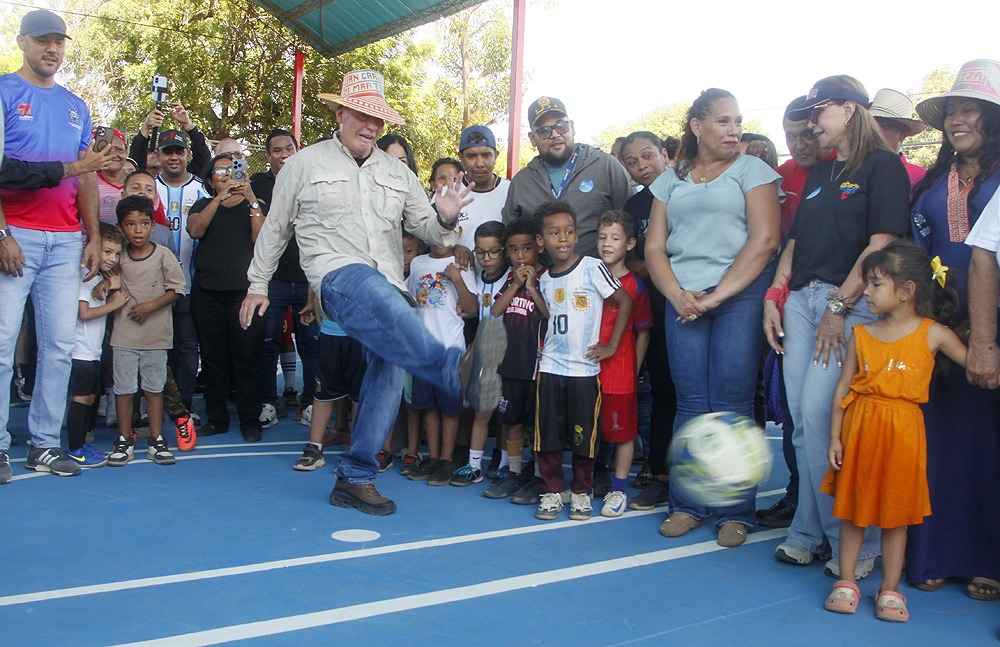Alcaldía recupera espacio deportivo en el barrio Ezequiel Zamora