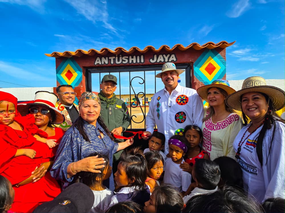 Gobernación entrega la Escuela «Ángel Enrique Arévalo»en la Alta Guajira, en el Día Internacional de los Pueblos Indígenas