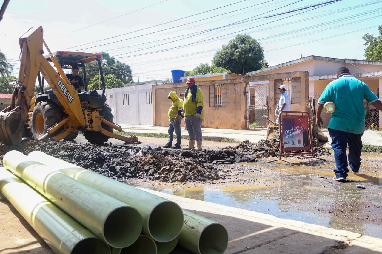 Alcaldía de Maracaibo sustituye colector en Barrio Raúl Leoni en beneficio de 80 familias