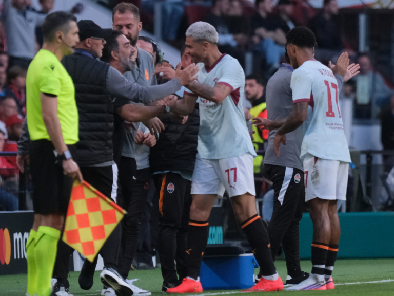 Primer zapatazo del zuliano Gleiker Mendoza en la Champions League