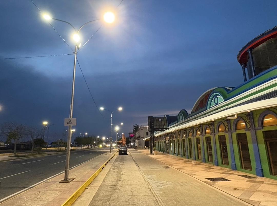 La avenida Libertador estrena iluminación: Gobernación del Zulia y Corpoelec avanzan en los trabajos