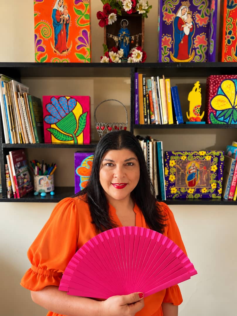 «Charo» Romero lleva el imaginario popular venezolano a Madrid con la exposición «CHINITA MÍA»