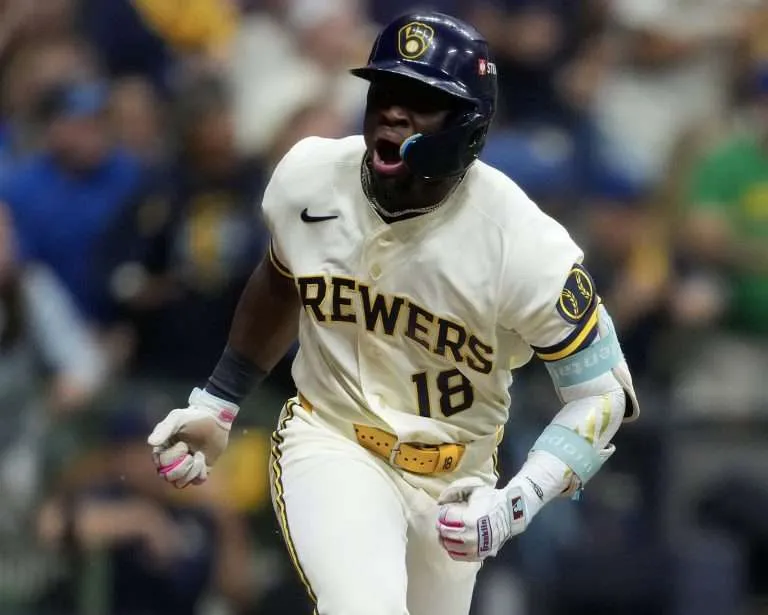 Luis Lara con hit de oro guió a Milwaukee a picar adelante